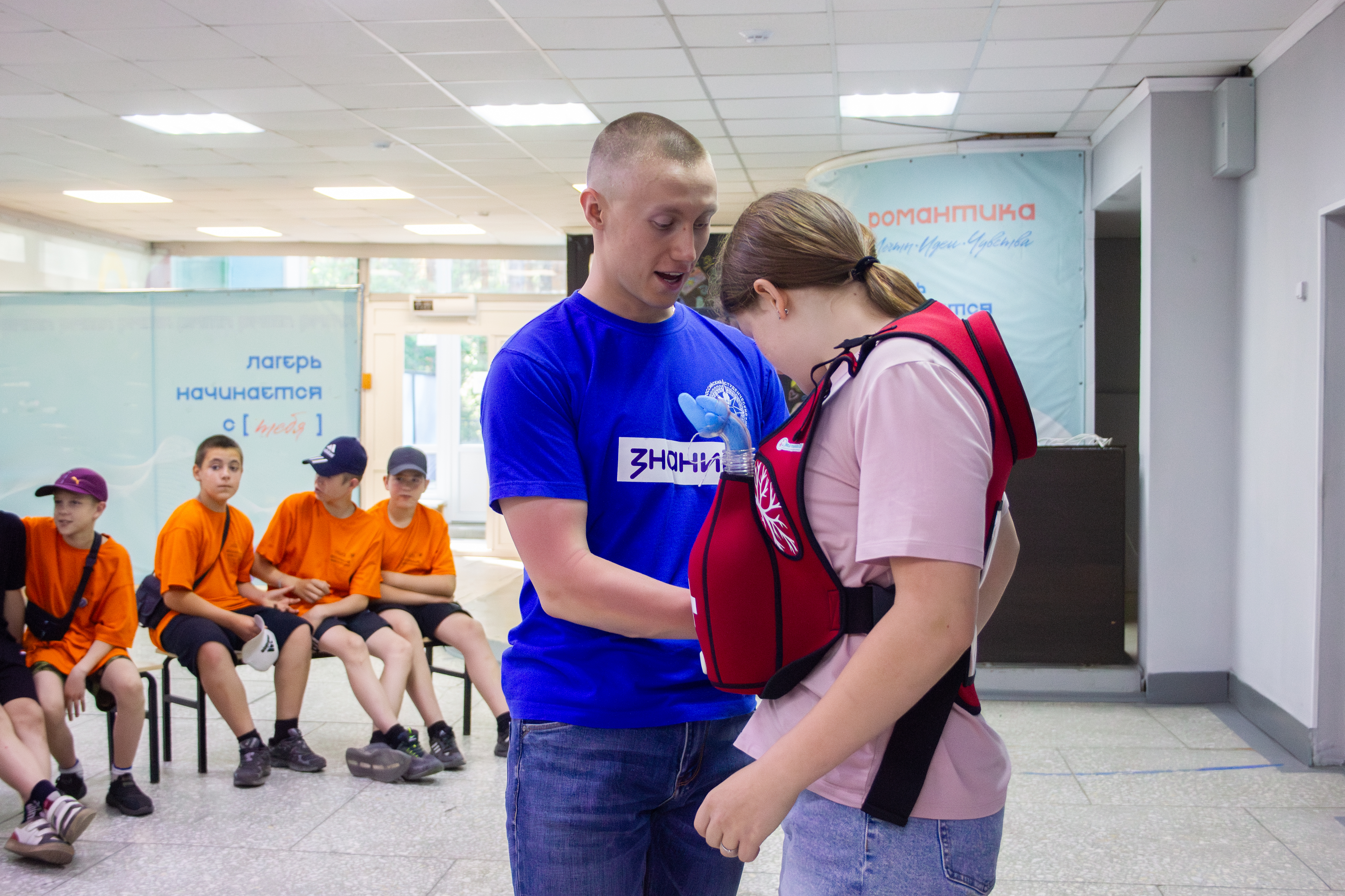 Первая помощь и основы военной подготовки: лекторы Общества «Знание» выступили перед юными курганцами