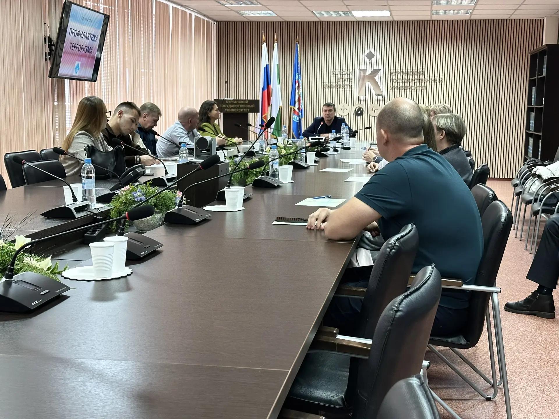 Координационный центр КГУ провел открытый диалог о профилактике терроризма с госслужащими