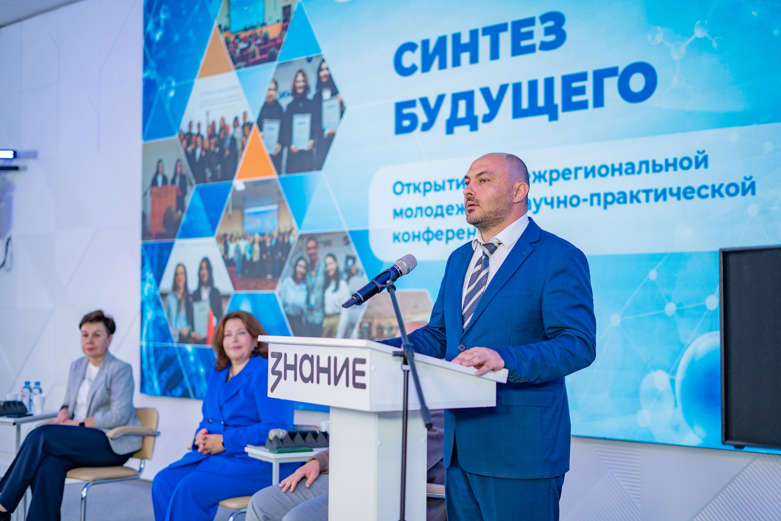 В Кургане стартовал «Синтез будущего»: студенты и школьники знакомятся с фармацевтикой изнутри